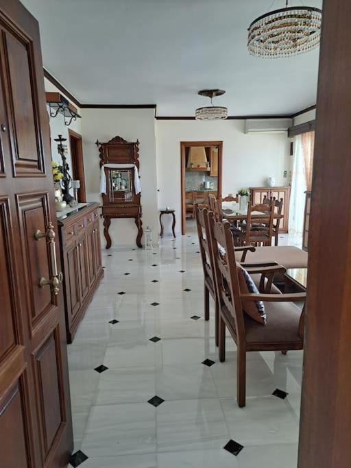 Seaview Flora'S Luxury Apartment-300Meters From The Beach Resmo Dış mekan fotoğraf