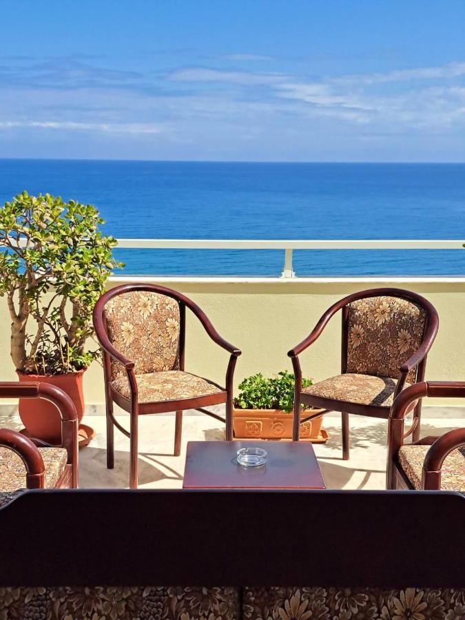Seaview Flora'S Luxury Apartment-300Meters From The Beach Resmo Dış mekan fotoğraf