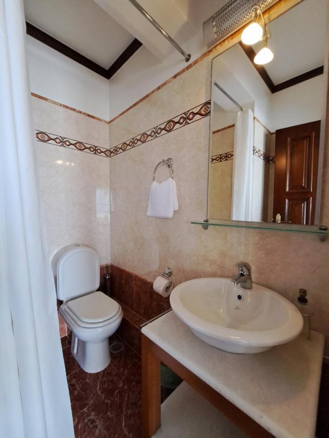 Seaview Flora'S Luxury Apartment-300Meters From The Beach Resmo Dış mekan fotoğraf