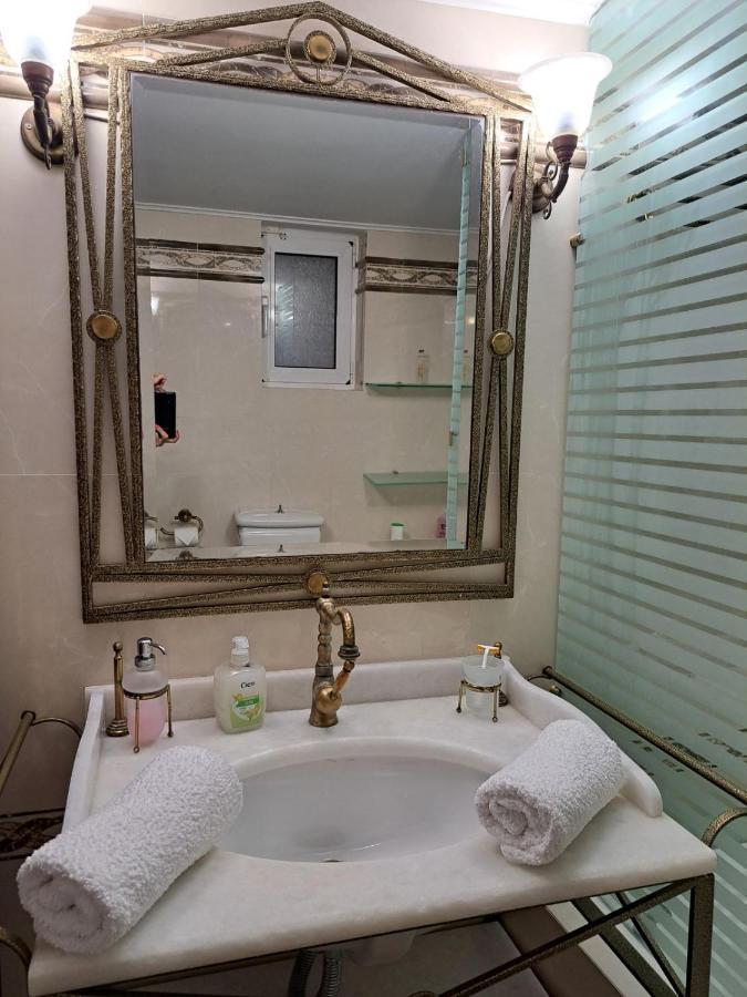 Seaview Flora'S Luxury Apartment-300Meters From The Beach Resmo Dış mekan fotoğraf