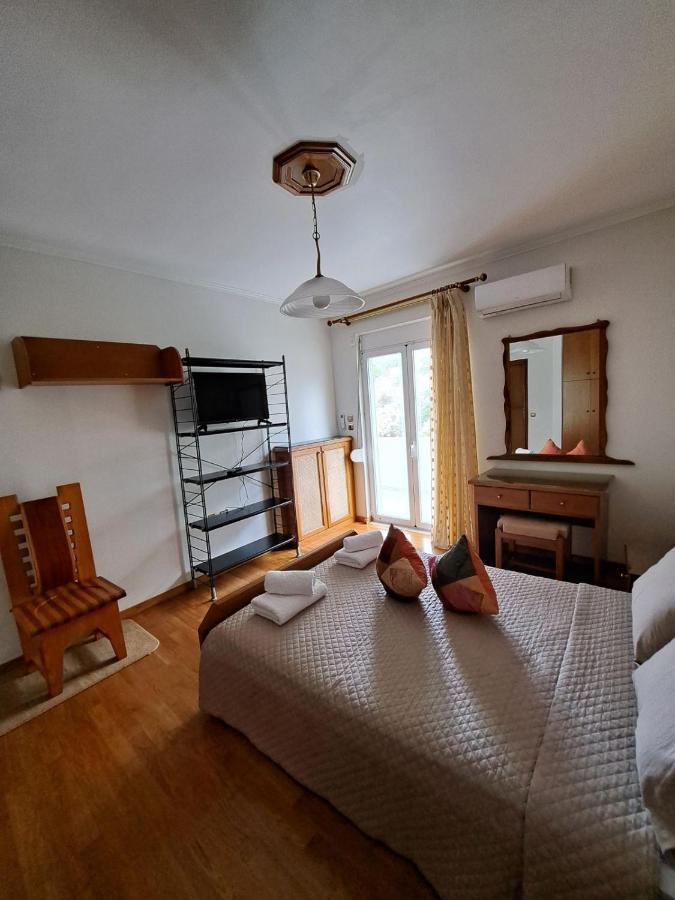 Seaview Flora'S Luxury Apartment-300Meters From The Beach Resmo Dış mekan fotoğraf