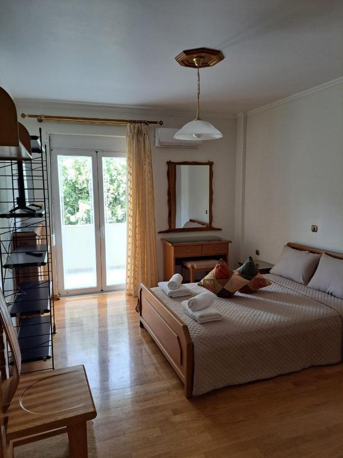 Seaview Flora'S Luxury Apartment-300Meters From The Beach Resmo Dış mekan fotoğraf