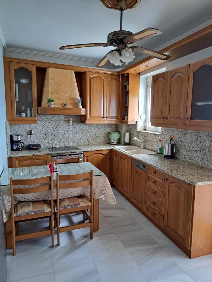 Seaview Flora'S Luxury Apartment-300Meters From The Beach Resmo Dış mekan fotoğraf