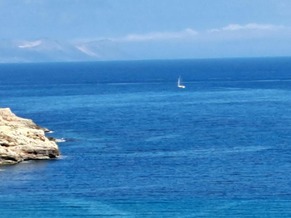 Seaview Flora'S Luxury Apartment-300Meters From The Beach Resmo Dış mekan fotoğraf