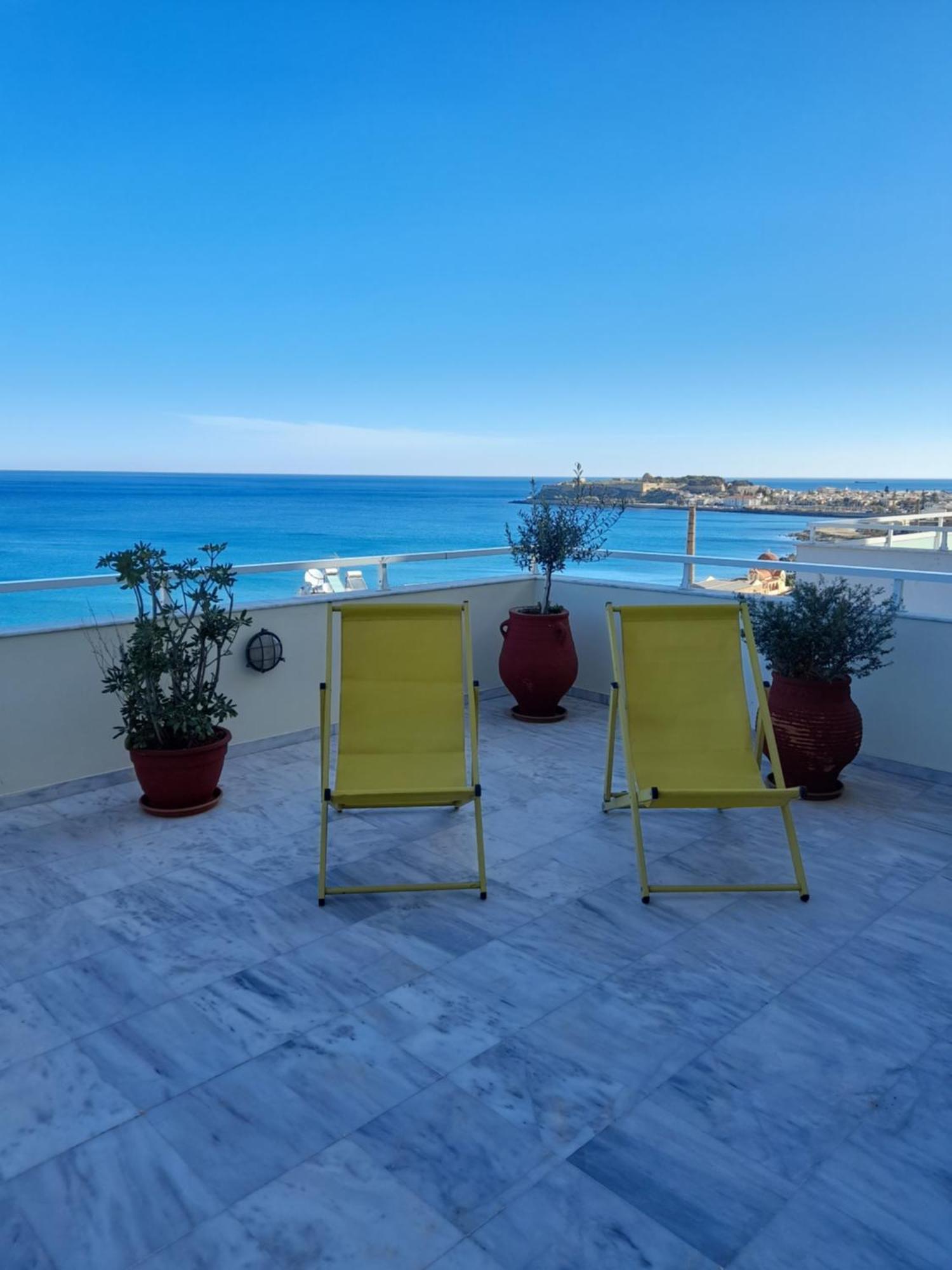 Seaview Flora'S Luxury Apartment-300Meters From The Beach Resmo Dış mekan fotoğraf