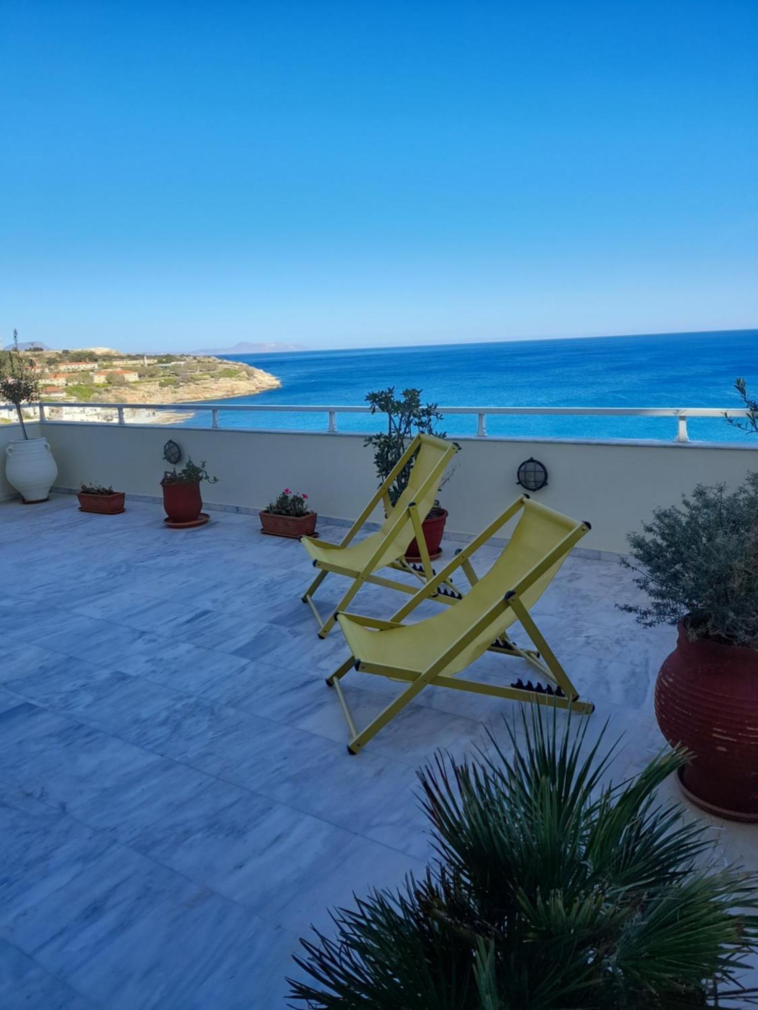 Seaview Flora'S Luxury Apartment-300Meters From The Beach Resmo Dış mekan fotoğraf